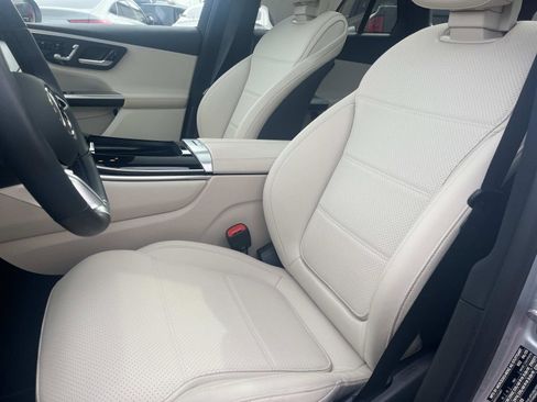 Used 2025 Mercedes-Benz GLC 300 image 21