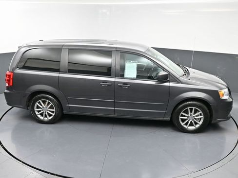 Used 2017 Dodge Grand Caravan SE image 42