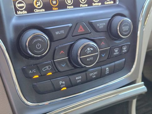 Used 2018 Jeep Grand Cherokee Limited w/ Luxury Group II AWD/4WD image 19