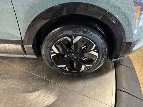 New 2026 Kia Niro Wind FWD image 14