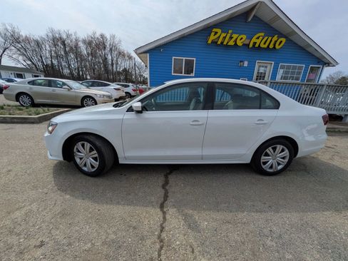 Used 2017 Volkswagen Jetta S image 3