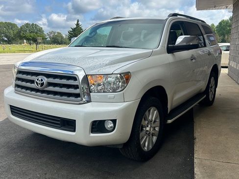 Used 2016 Toyota Sequoia Platinum AWD/4WD image 2