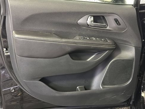 New 2026 Chrysler Pacifica Select FWD image 8