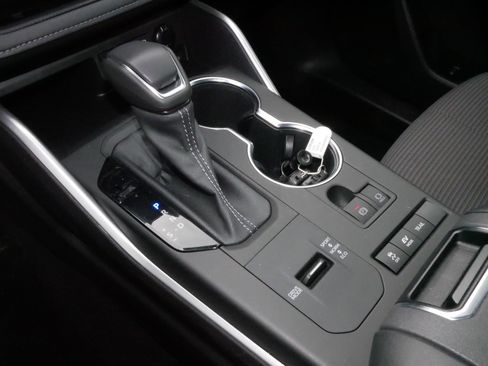 Certified 2022 Toyota Highlander LE image 24