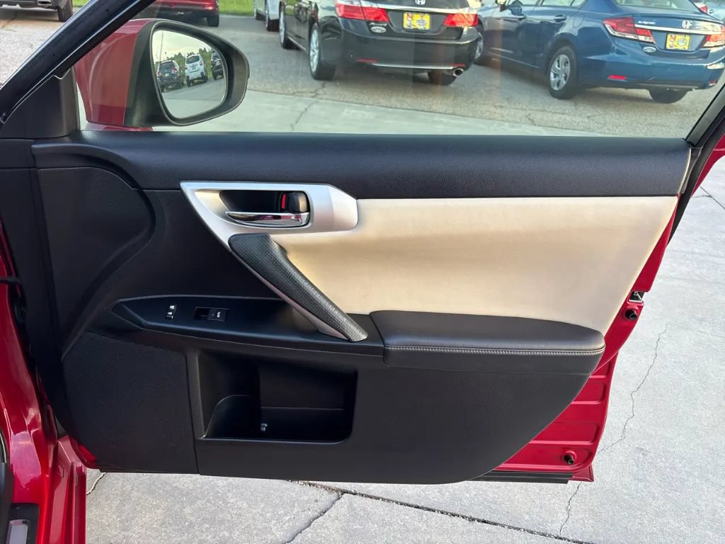 Used 2013 Lexus CT 200h w/ Premium Pkg w/Backup Camera FWD image 25