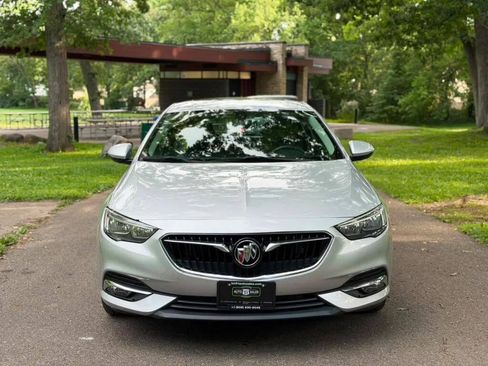 Used 2018 Buick Regal Preferred FWD image 2