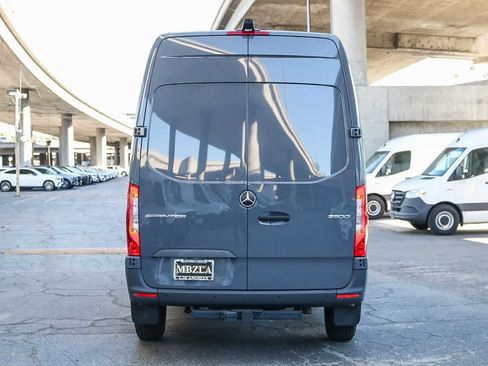 Used 2024 Mercedes-Benz Sprinter 2500 image 7