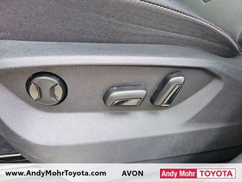 Used 2025 Volkswagen Atlas SE image 12