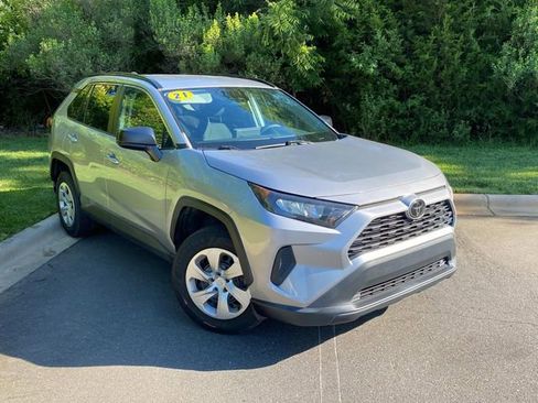 Used 2021 Toyota RAV4 LE FWD image 1