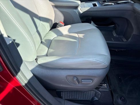 Used 2021 Toyota Sienna XLE image 7