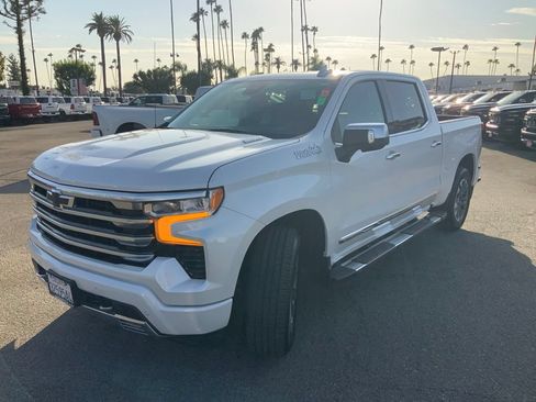 Used 2024 Chevrolet Silverado 1500 High Country w/ Technology Package AWD/4WD image 3