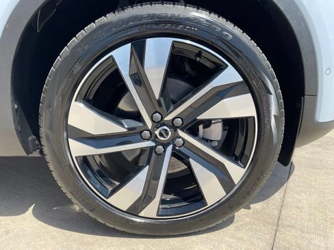 Used 2024 Volvo XC40 B5 Plus w/ Protection Package Premier AWD/4WD image 29