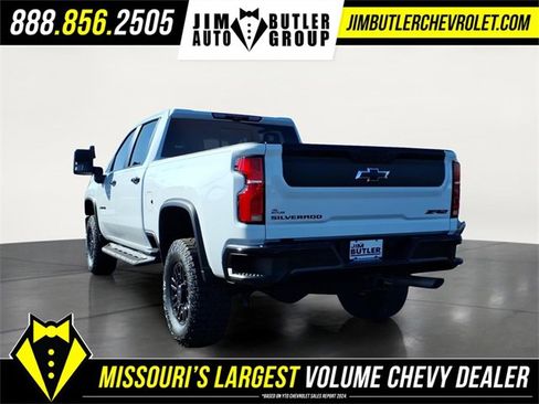 Used 2024 Chevrolet Silverado 2500 ZR2 w/ Technology Package image 2