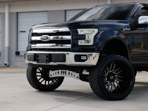 Used 2017 Ford F150 Lariat w/ Equipment Group 501A Mid image 29