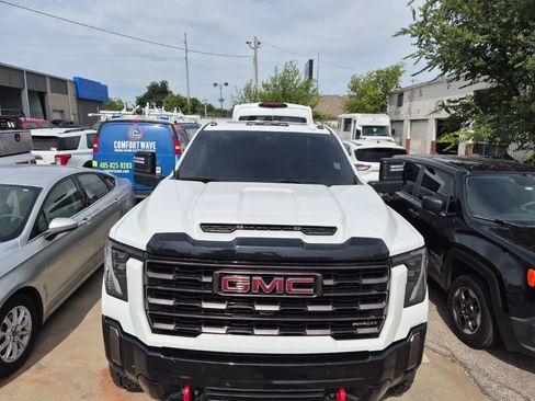 Used 2024 GMC Sierra 2500 AT4X AWD/4WD image 23