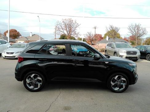 Used 2022 Hyundai Venue SEL w/ Cargo Package image 5