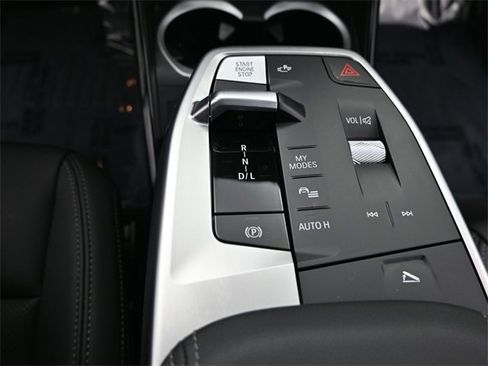 Used 2025 BMW X1 xDrive28i w/ Technology Package image 12