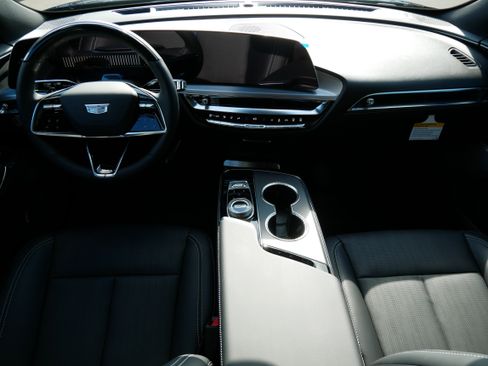 New 2026 Cadillac Lyriq Premium Luxury image 8