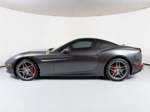 Used 2015 Ferrari California T RWD image 11