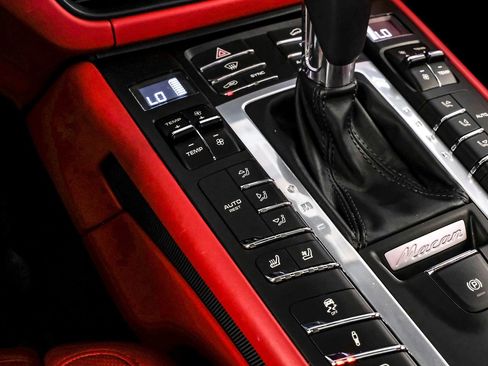 Used 2021 Porsche Macan GTS AWD/4WD image 25