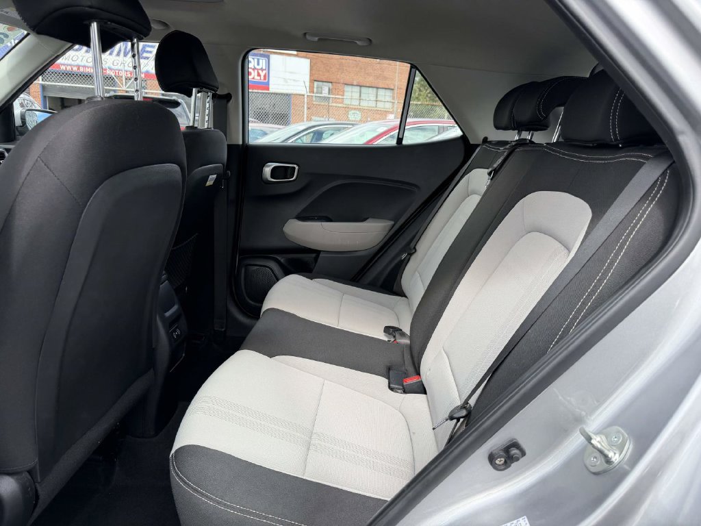 Certified 2024 Hyundai Venue SEL FWD image 13