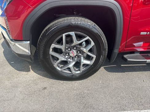 Used 2024 GMC Sierra 1500 SLT w/ SLT Convenience Package AWD/4WD image 10