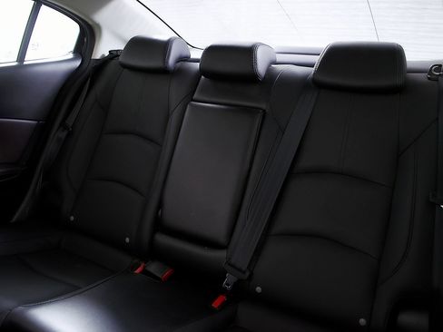 Used 2017 MAZDA MAZDA3 Grand Touring image 16