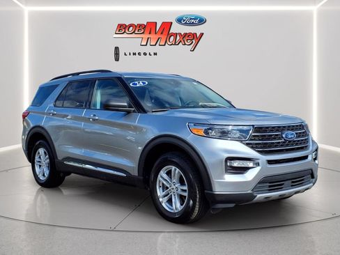 Used 2024 Ford Explorer XLT w/ Equipment Group 202A AWD/4WD image 3