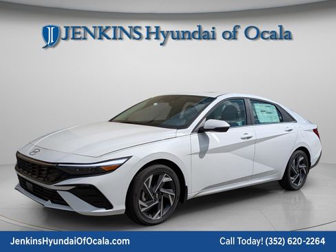 Used 2025 Hyundai Elantra Limited image 7