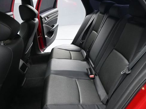 Used 2018 Honda Accord Sport image 19