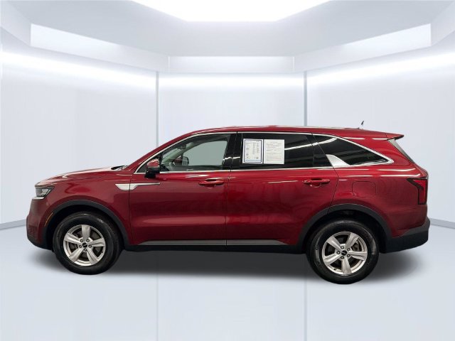 Certified 2023 Kia Sorento LX AWD/4WD image 3