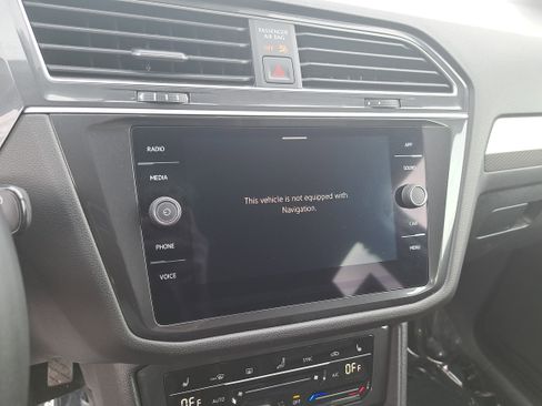 Used 2024 Volkswagen Tiguan SE image 24