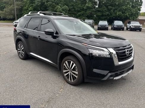 Used 2025 Nissan Pathfinder Platinum w/ Cargo Package FWD image 8