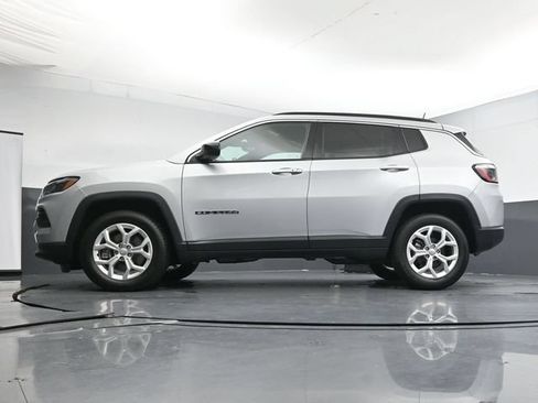 Used 2024 Jeep Compass Latitude AWD/4WD image 27