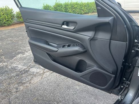 Used 2025 Nissan Altima 2.5 SV image 20