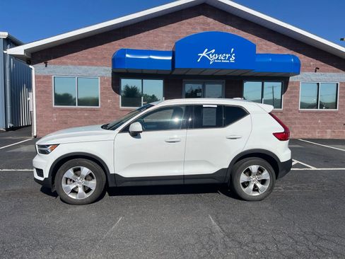 Used 2020 Volvo XC40 T5 Momentum AWD/4WD image 3