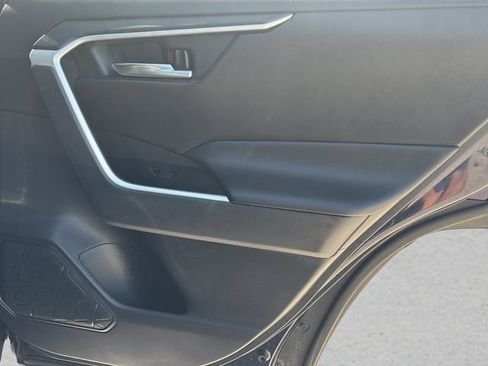 Used 2021 Toyota RAV4 XLE FWD image 11