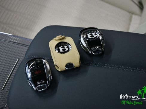 Used 2023 Bentley Flying Spur W12 image 45