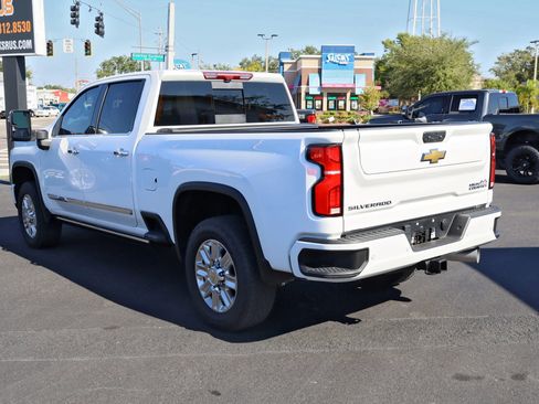 Used 2024 Chevrolet Silverado 2500 High Country w/ High Country Premium Package AWD/4WD image 5