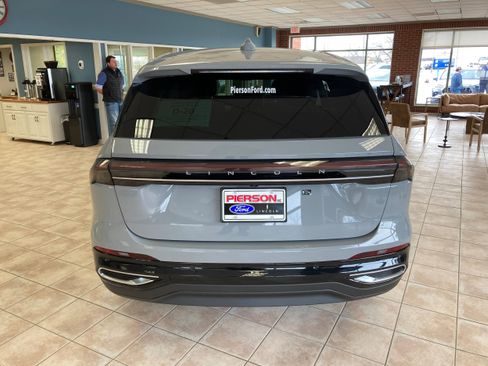 Used 2026 Lincoln Nautilus Premier AWD/4WD image 2