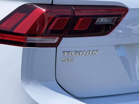 Used 2018 Volkswagen Tiguan SE w/ Panoramic Sunroof Package FWD image 26