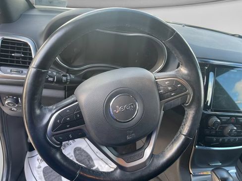 Used 2020 Jeep Grand Cherokee Altitude AWD/4WD image 19