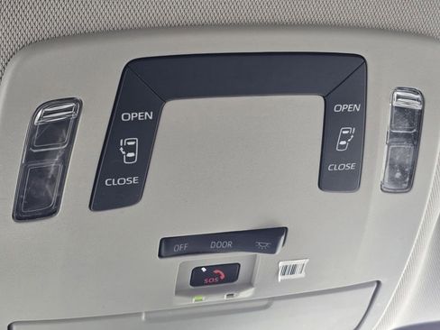Used 2023 Toyota Sienna LE FWD image 6