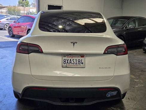 Used 2021 Tesla Model Y Long Range AWD/4WD image 3