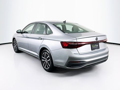 Used 2025 Volkswagen Jetta SE image 5
