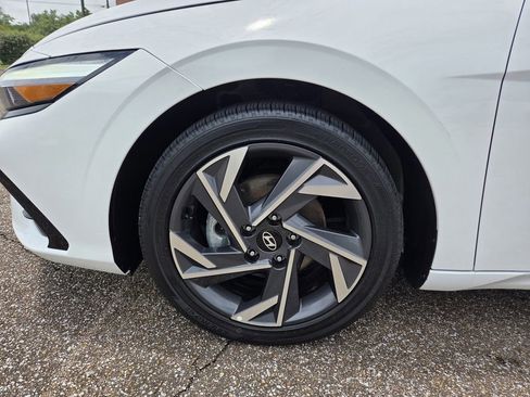 Used 2025 Hyundai Elantra SEL FWD image 36