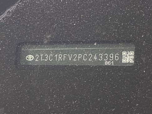 Used 2023 Toyota RAV4 XLE Premium image 7