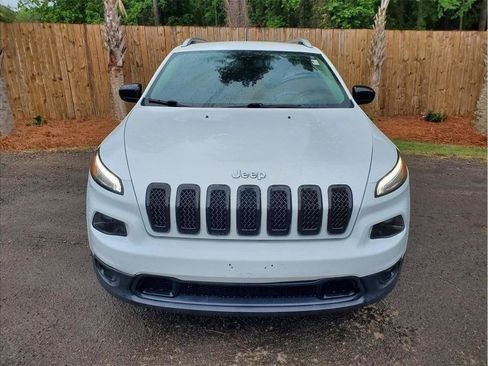 Used 2018 Jeep Cherokee Latitude FWD image 7