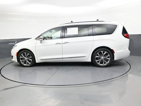 Used 2017 Chrysler Pacifica Limited FWD image 7
