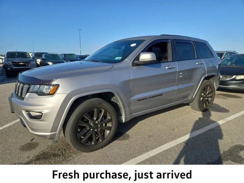 Used 2020 Jeep Grand Cherokee Altitude image 1